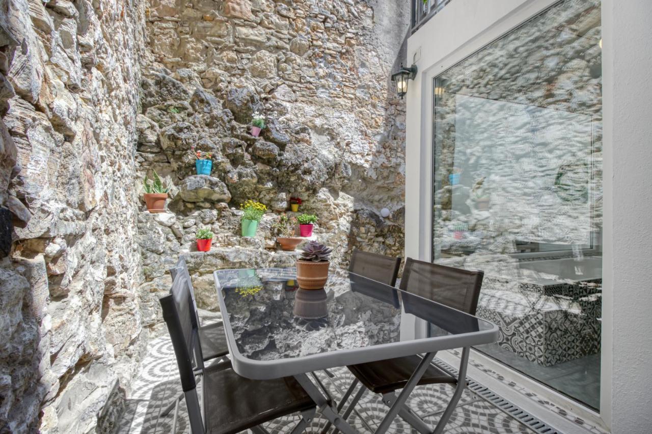 2x Apartamentos com pátio, em frente praia Paço de Arcos Esterno foto