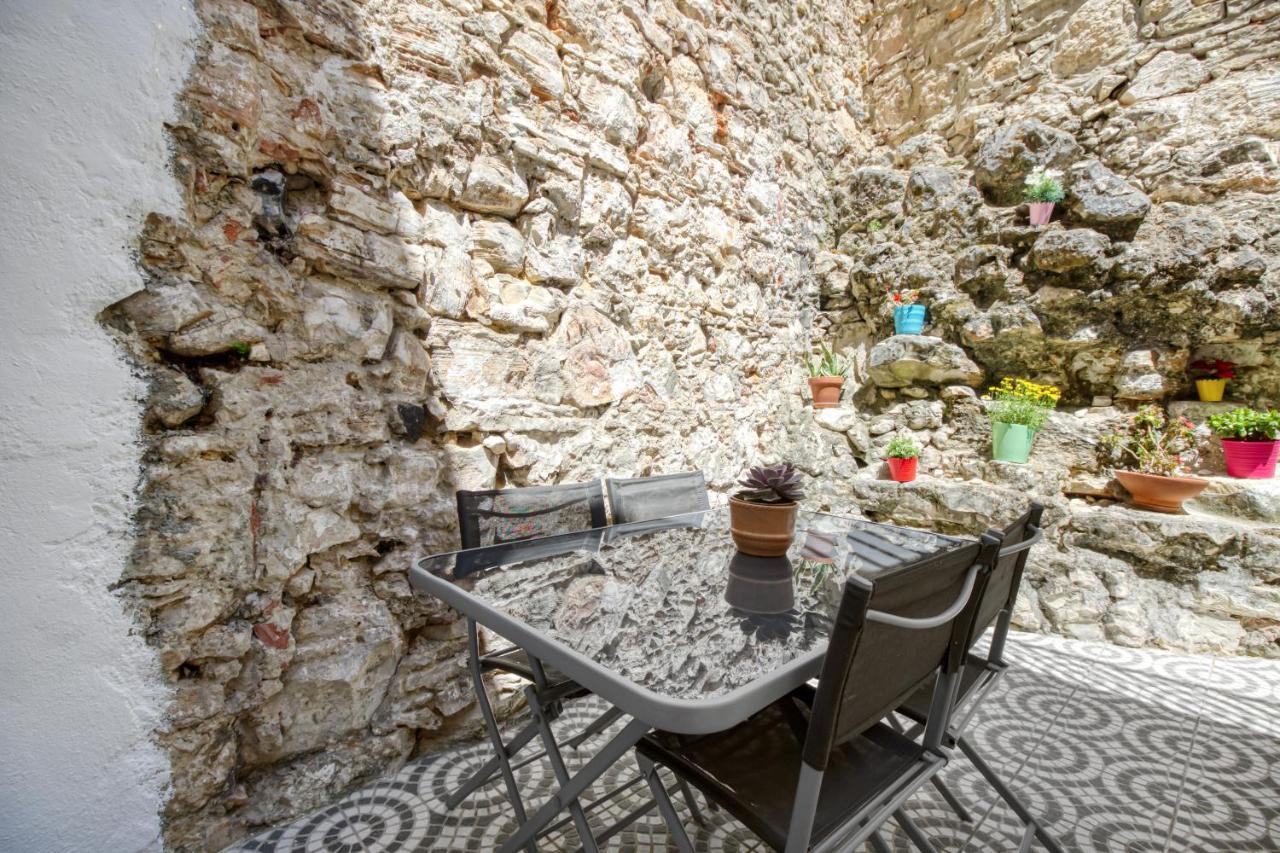 2x Apartamentos com pátio, em frente praia Paço de Arcos Esterno foto