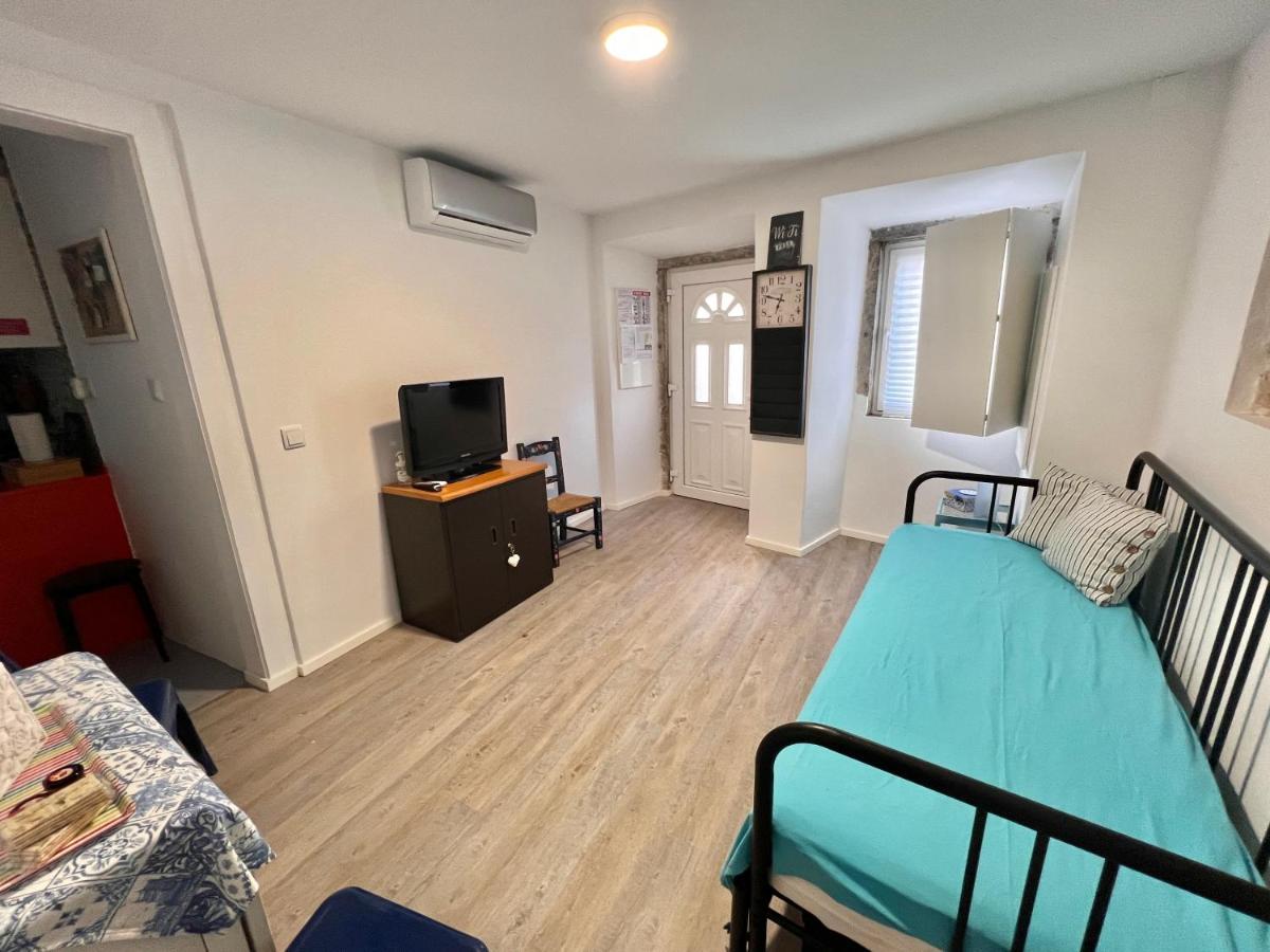 2x Apartamentos com pátio, em frente praia Paço de Arcos Esterno foto