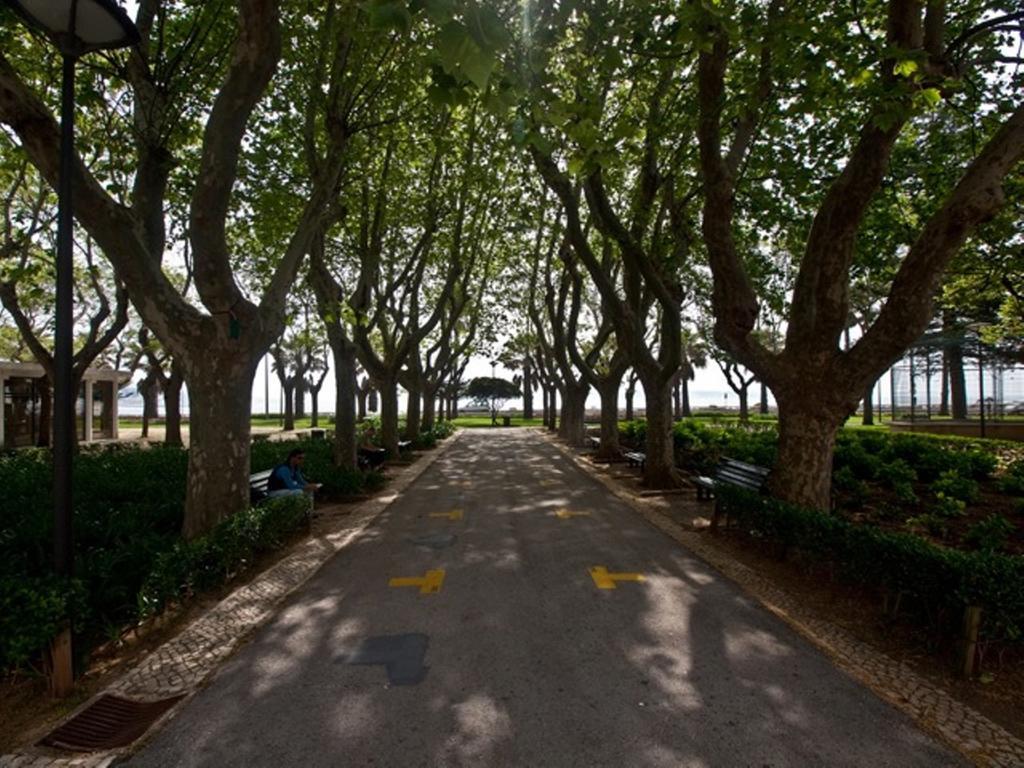 2x Apartamentos com pátio, em frente praia Paço de Arcos Esterno foto