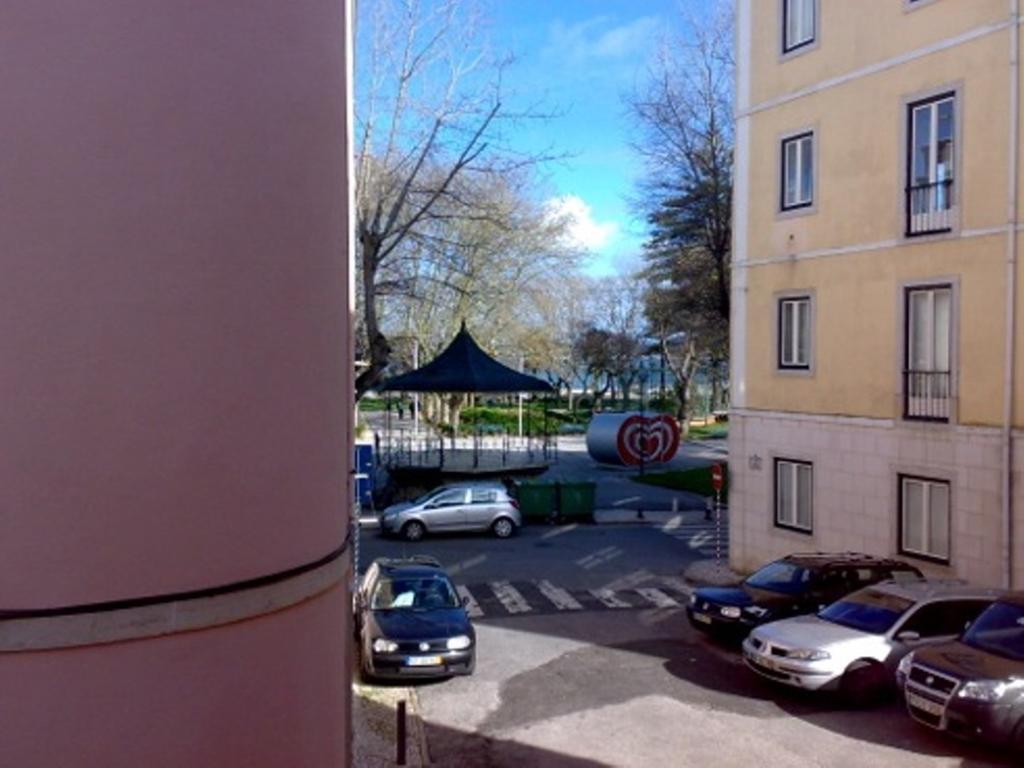 2x Apartamentos com pátio, em frente praia Paço de Arcos Esterno foto